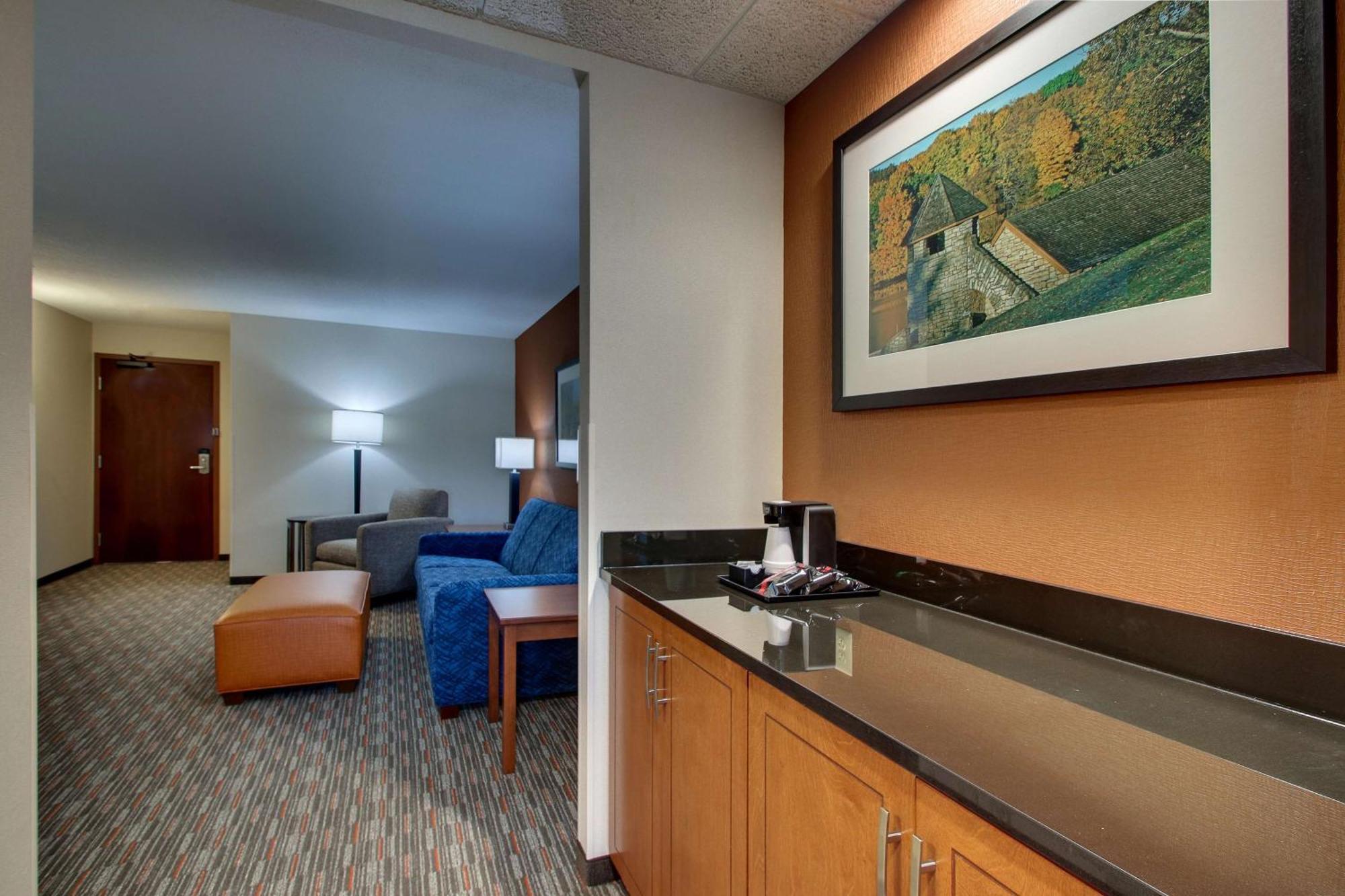 Drury Inn & Suites Iowa City Coralville Exterior photo