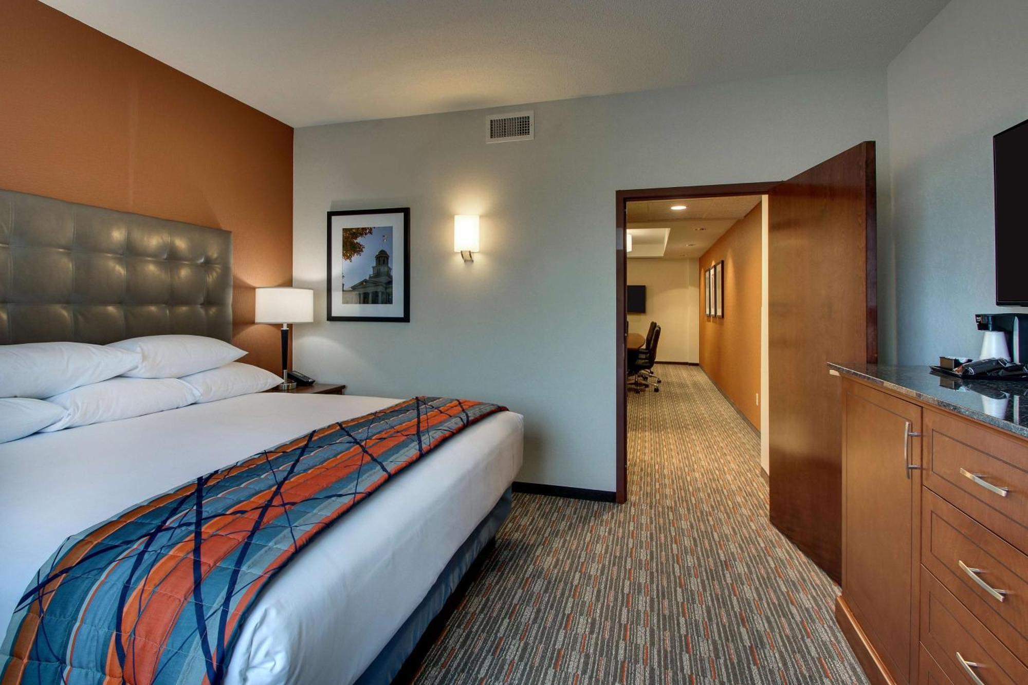 Drury Inn & Suites Iowa City Coralville Exterior photo