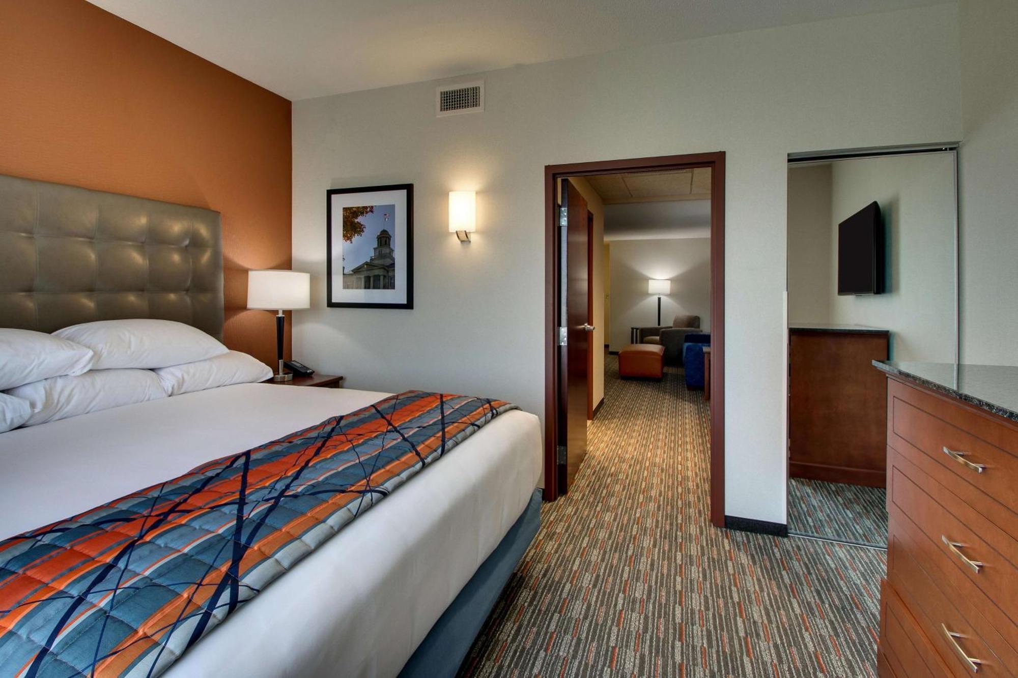 Drury Inn & Suites Iowa City Coralville Exterior photo