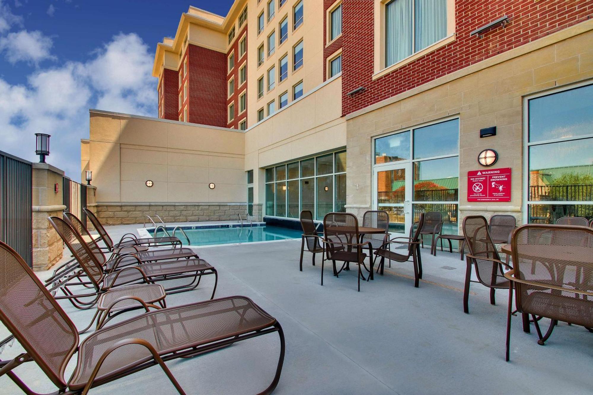 Drury Inn & Suites Iowa City Coralville Exterior photo